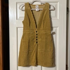 Sadie & Sage. Corduroy jumper. Size M.